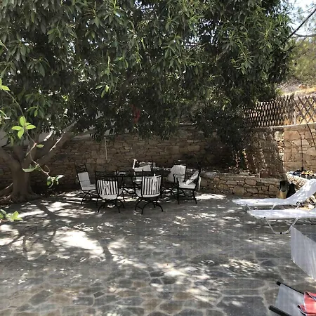 Beach House 50M From Glyfa Beach In Paros - Spacious 2Br With Private Garden Apartmán *