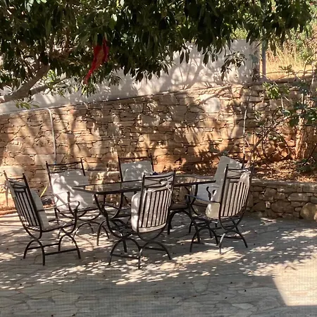 House 50m From Glyfa In Paros - Spacious 2br With Private Garden Apartamento Aspro Chorio