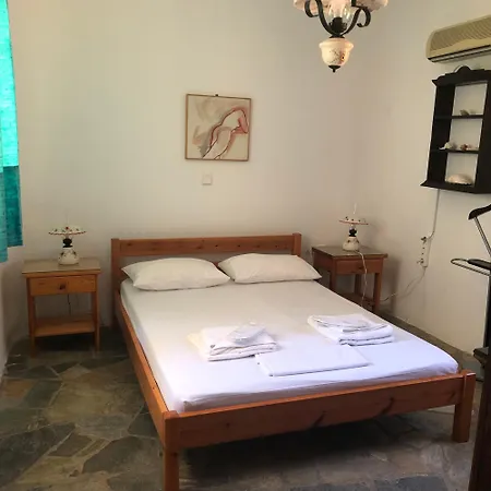 House 50m From Glyfa In Paros - Spacious 2br With Private Garden Apartamento Aspro Chorio